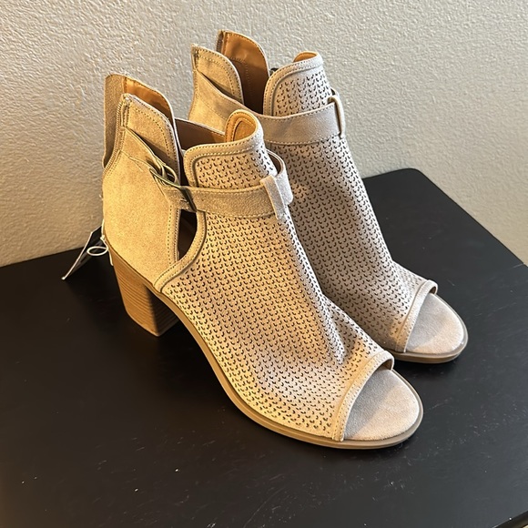 Taupe open-toed heels - Picture 2 of 4